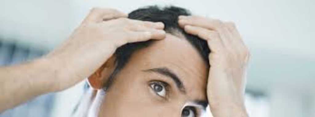 Ansia e stress: Le cause della perdita dei capelli