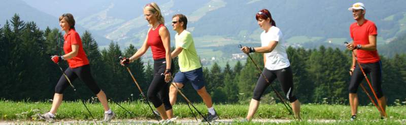 I benefici del Nordic Walking la camminata con i bastoncini