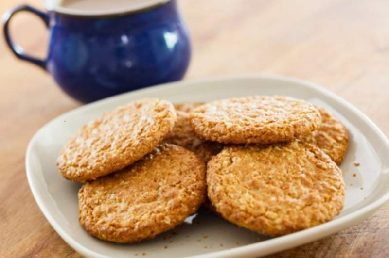 Buoni biscotti fatti in casa semplici e veloci: ecco la ricetta che spiega come fare a prepararli per i vostri bambini
