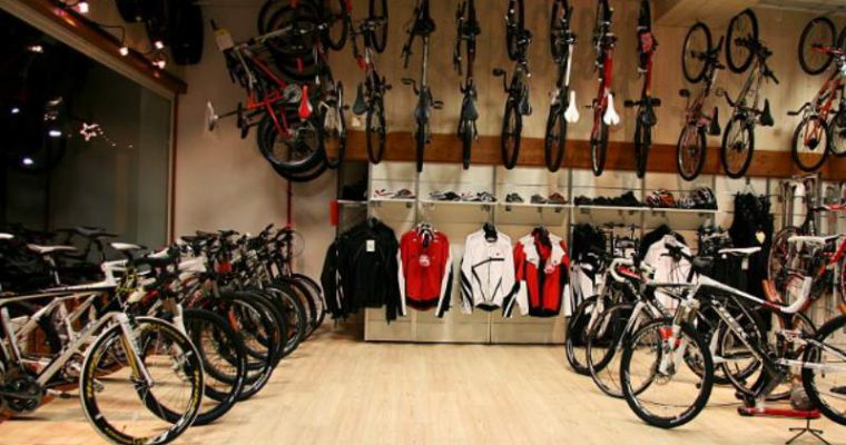 Comprare una bici: vendita diretta, negozio online o negozio fisico?