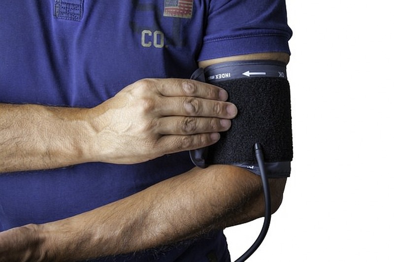 Come tenere sotto controllo pressione arteriosa e colesterolo: i consigli degli esperti
